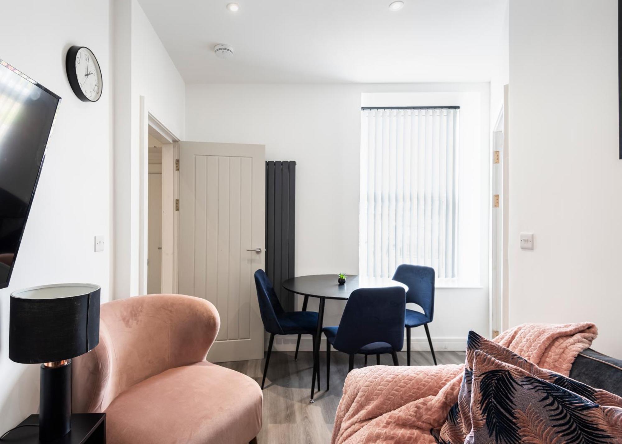 Apartmán Cozy Vibes Refined 2Br Flat Bury  Exteriér fotografie